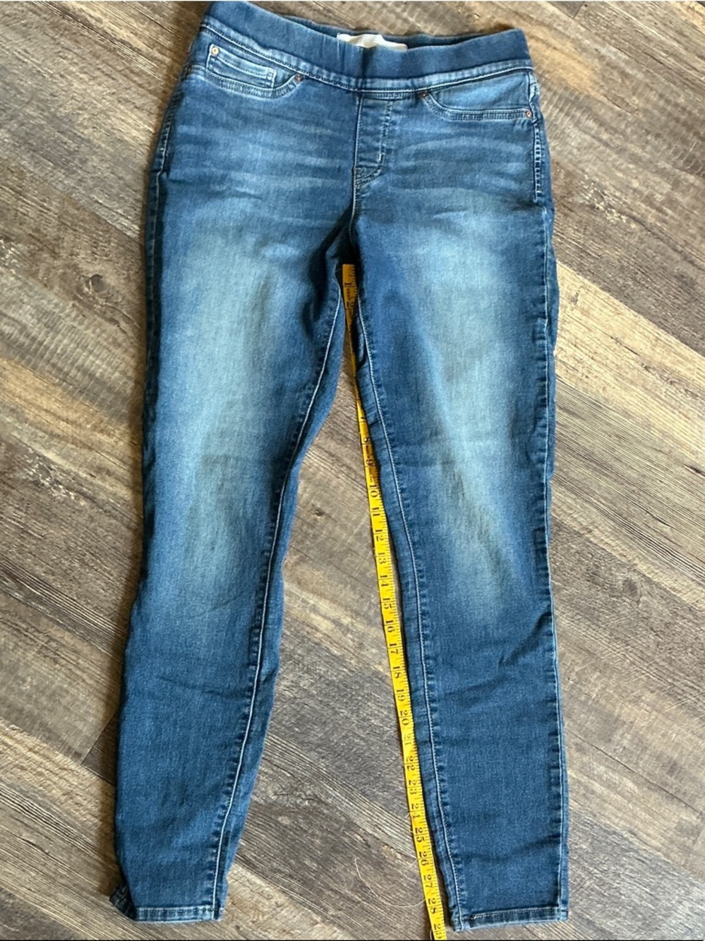 Signature by Levi Strauss Women's Faded Blue Skinny Jeans